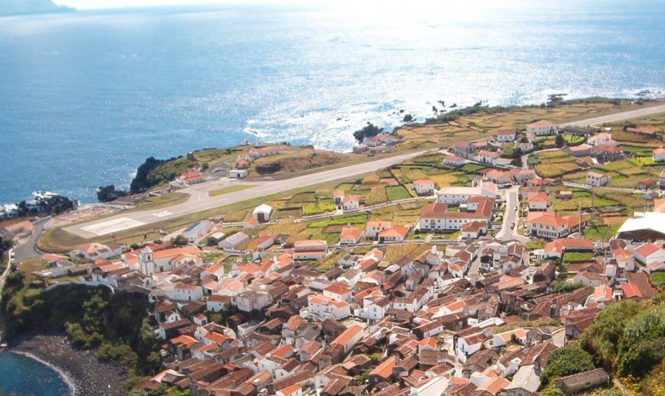 Vila do Corvo 001